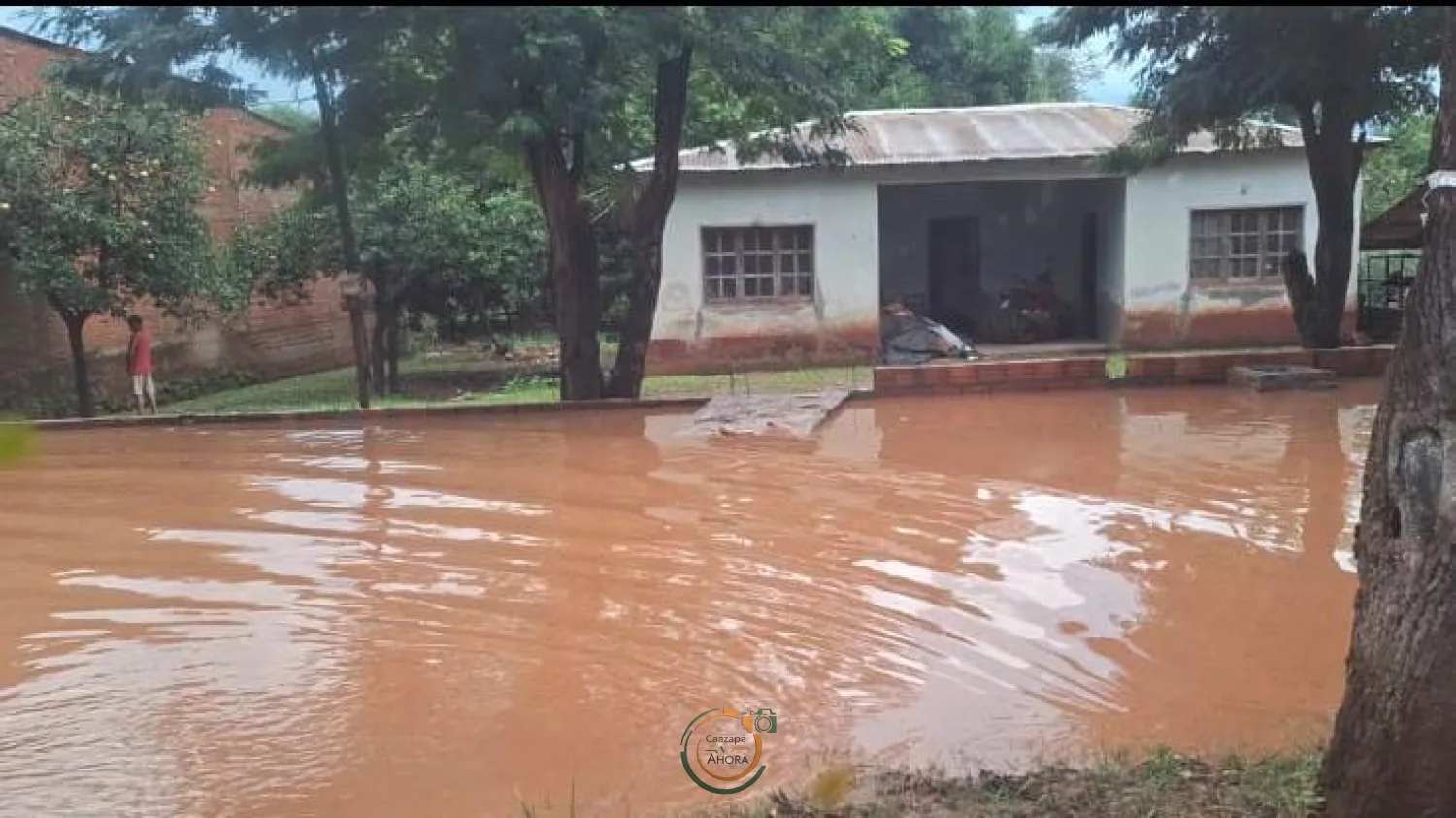 Calle se inunda con cada lluvia y vecinos denuncian desidia municipal en San Juan  Nepomuceno
